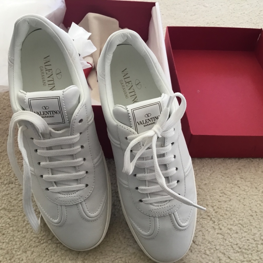 Valentino Garavani Rock Stud White Sneakers MINT NWT $790 Sz 40.5